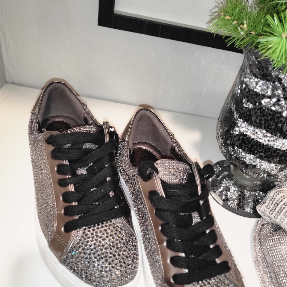 Shoes - Picture 2 of 4